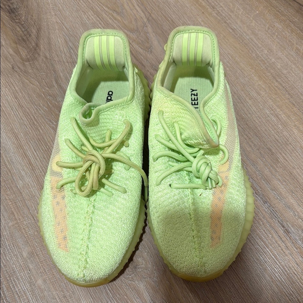 Adidas woman Yeezy Boost 350 V2 - Neon Green